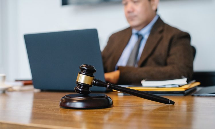 Prihodnji teden na sodiščih: Začetek novega sojenja Balkanskim bojevnikom in Kameniku